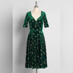 Modcloth × Collectif Trixie Green Velvet
Starlight Glitter Swing Dress